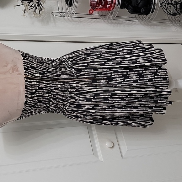 Parker "Molly" Strapless Black & Ivory Geo Print Dress, Size Tag Removed. - Picture 3 of 13